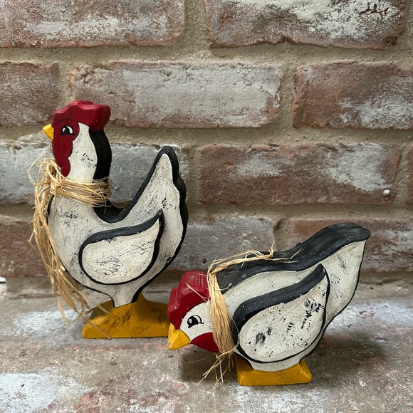 (2)Vintage Rustic Cottage Decor Handmade Red/White Rooster and Hen Figurines - Picture 4 of 4
